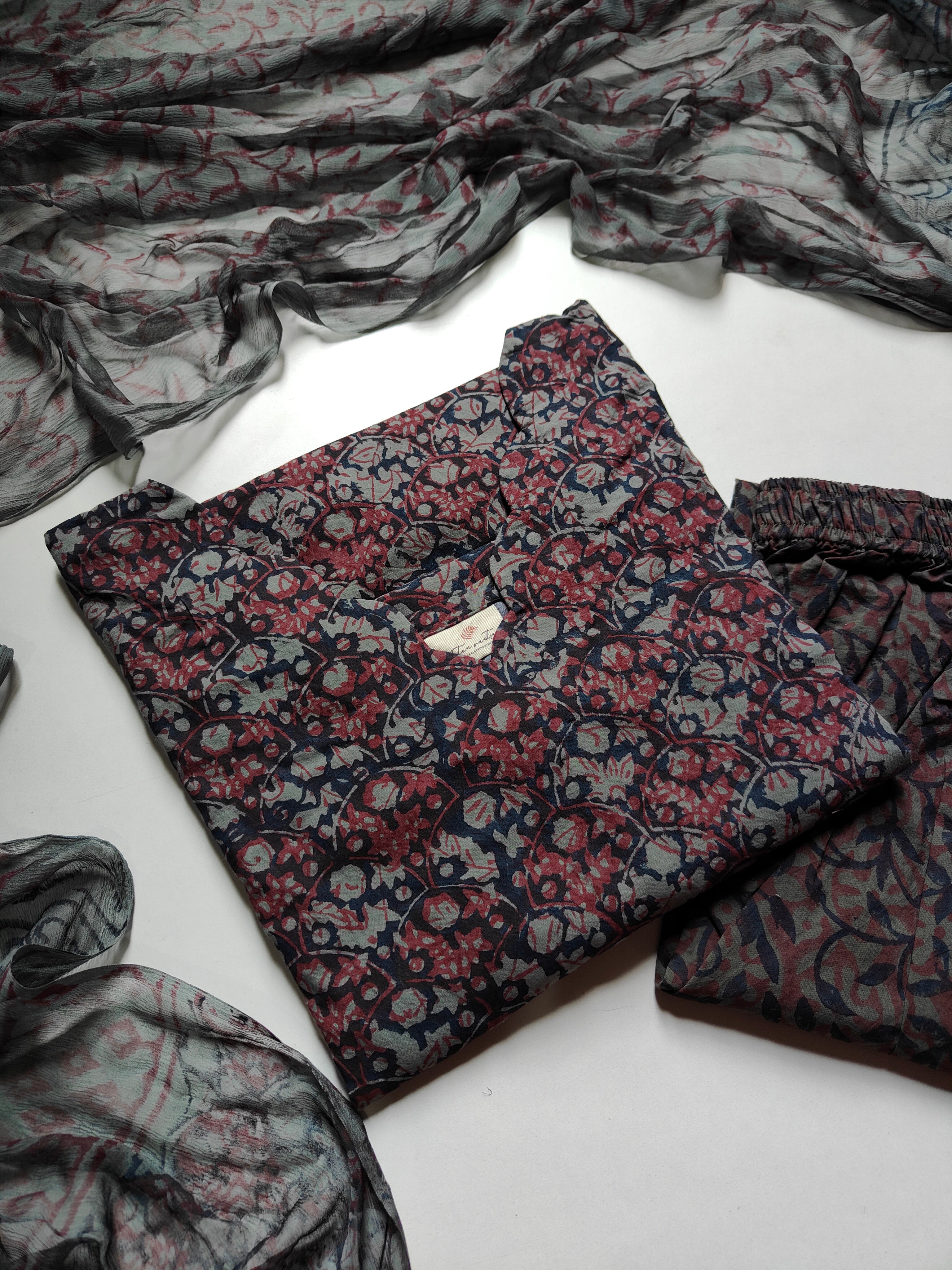 Cotton Suit Set With Chiffon Dupatta