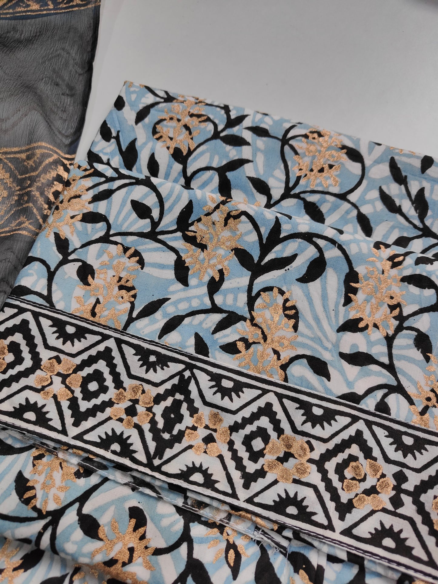 Cotton suit set with chiffon dupatta