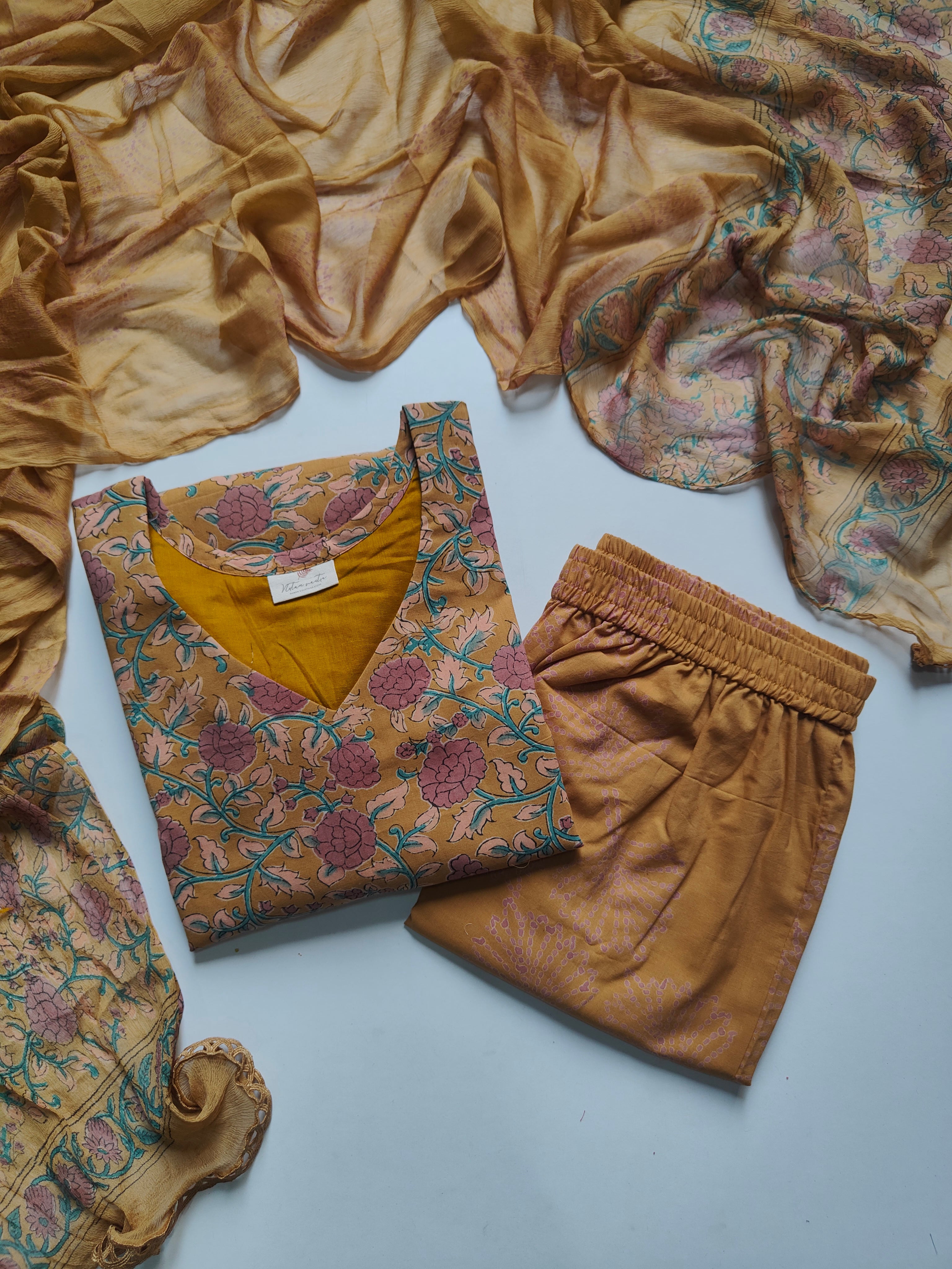 Cotton Suit Set With Chiffon Dupatta